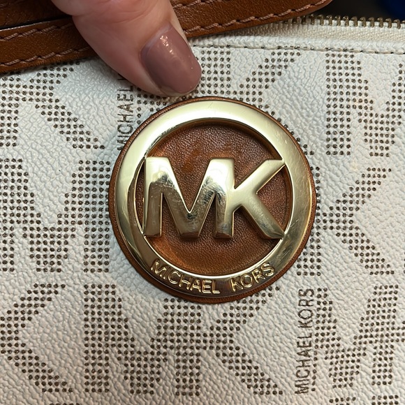 Michael Kors Wrislet - Picture 3 of 9